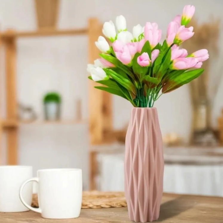 MINIMALIST STYLE VASE