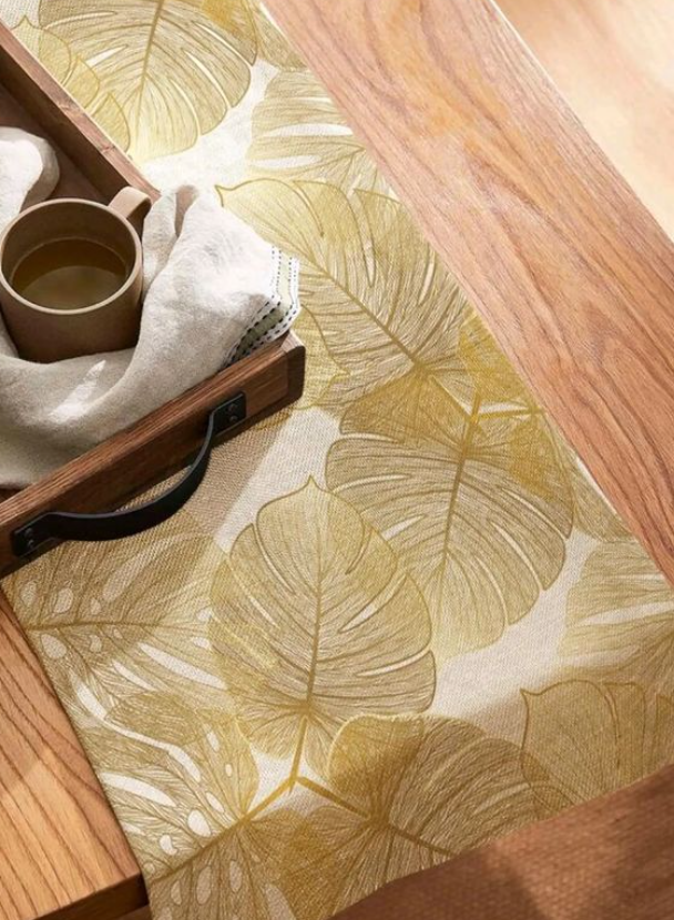 TROPICAL LEAF PATTERN TABLE RUNNER