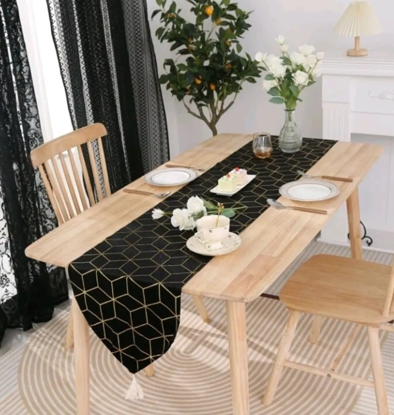 GEOMETRIC PATTERN TABLE RUNNER WITH TASSEL